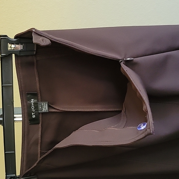 EUC. St.John sz 4 basic pant with side zipper. - Picture 6 of 7